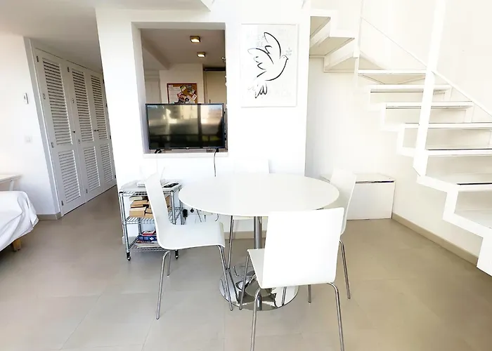 Skol 302 Super One-bedroom Duplex With Sea Views
