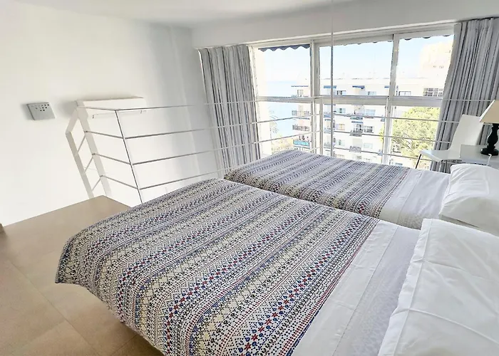 Skol 302 Super One-bedroom Duplex With Sea Views アパート マルベーリャ