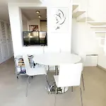 Skol 302 Super One-bedroom Duplex With Sea Views