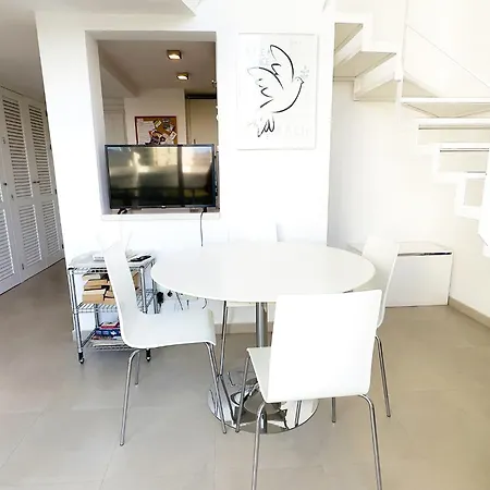 Skol 302 Super One-bedroom Duplex With Sea Views